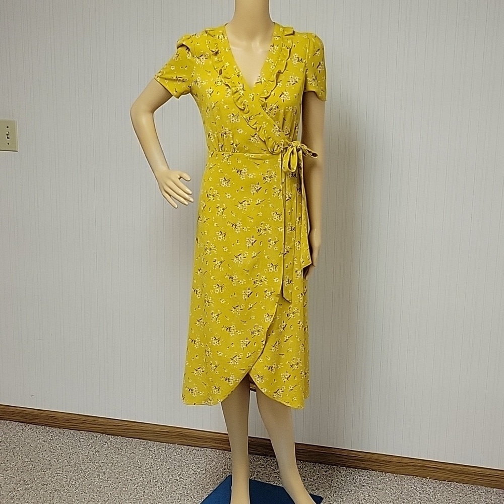 Everly Anthropologie yellow floral wrap dress small summer farmhouse cottagecore